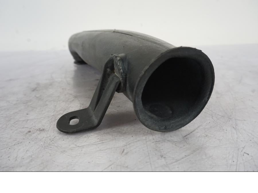 Snett nerifrån på Luftintag från en BMW R 1150 GS -2002 motorcykel.