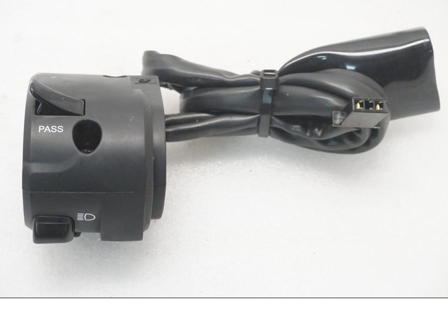 Baksidan på Styrelreglage från en Kawasaki Z 400 -2020 motorcykel.