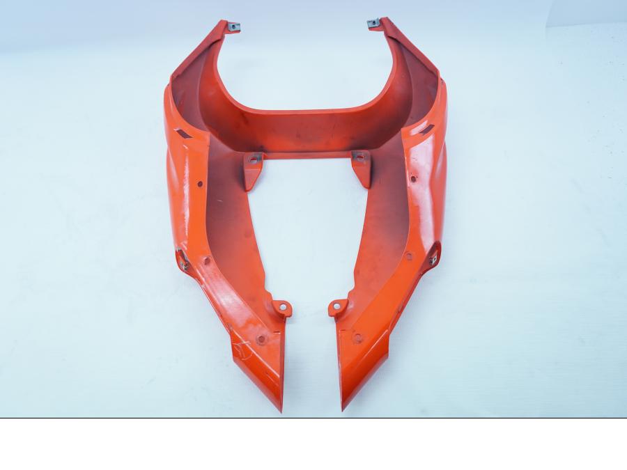 Snett uppifrån på Bakvinge från en Aprilia RSV 1000 -2004 motorcykel.