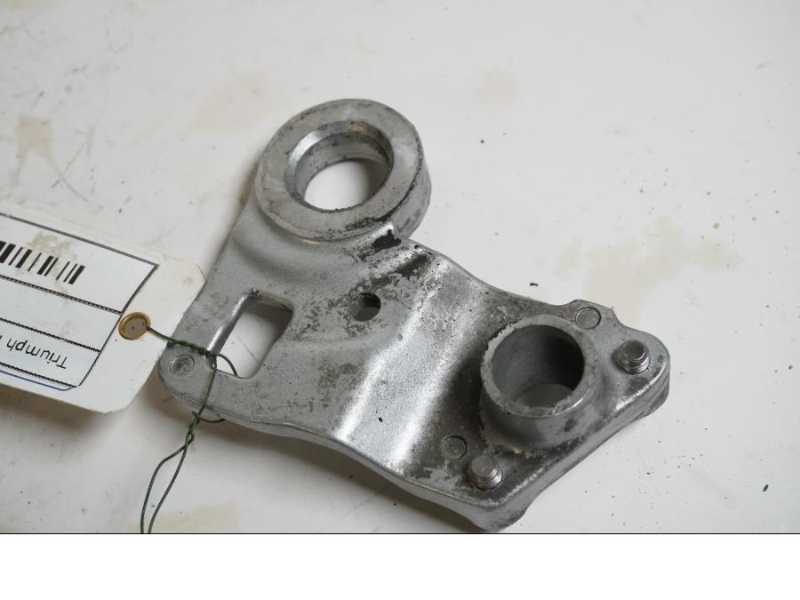 Baksidan på ABS givarfäste från en Triumph Rocket III -2011 motorcykel.