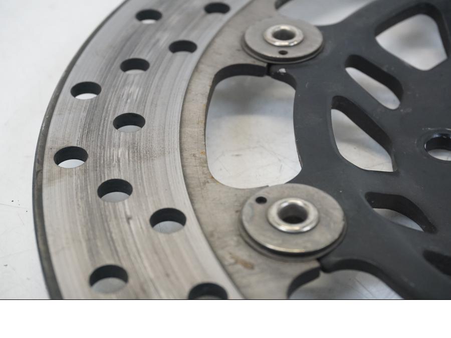 Extrabild1 på Bromsskiva från en Triumph TT 600 -2002 motorcykel.