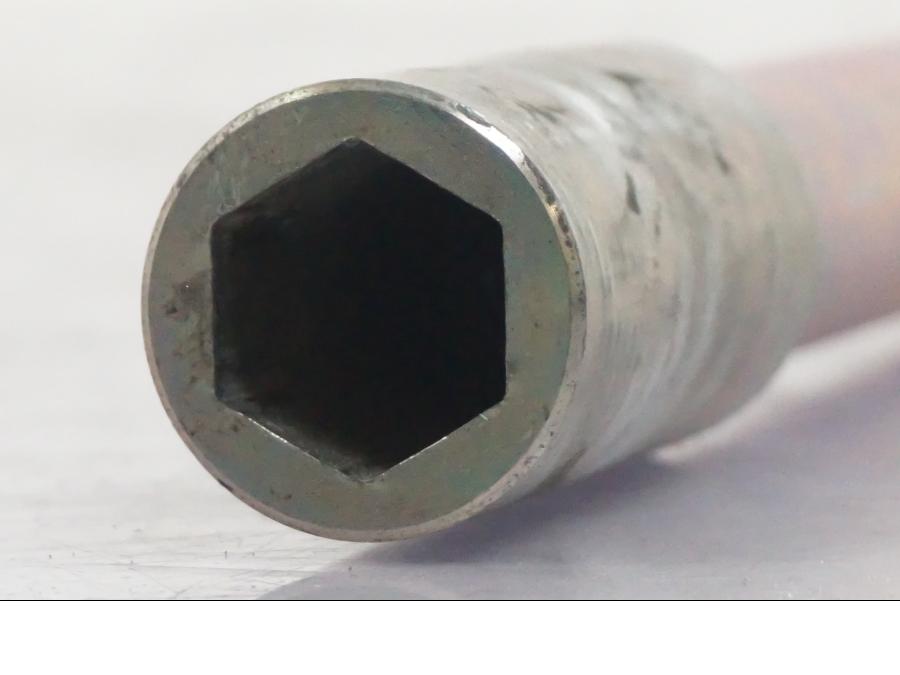 Snett uppifrån på Axel från en Yamaha MT-09 -2016 motorcykel.