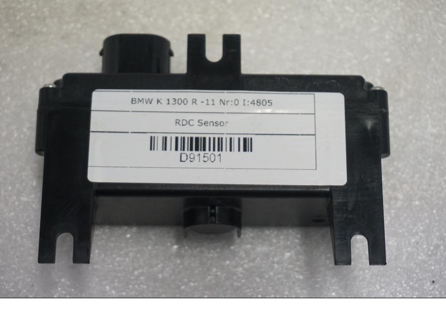 Baksidan på RDC Styrenhet från en BMW K 1300 R -2011 motorcykel.