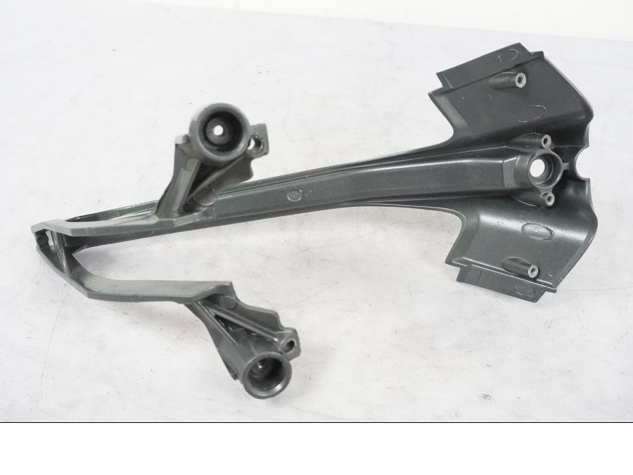 Vänster sida på Strålkastarsarg från en KTM 390 Duke -2018 motorcykel.