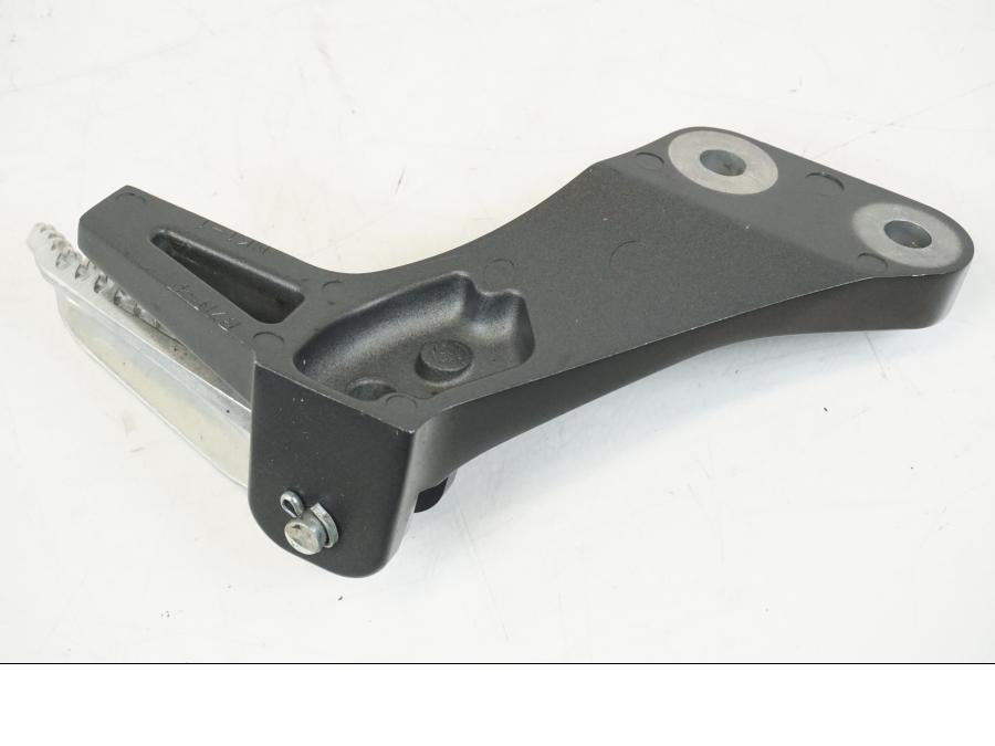 Snett uppifrån på Fotpinne från en Yamaha MT-09 -2021 motorcykel.