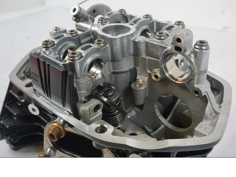 Baksidan på Topplock från en BMW R 1250 GS -2021 motorcykel.