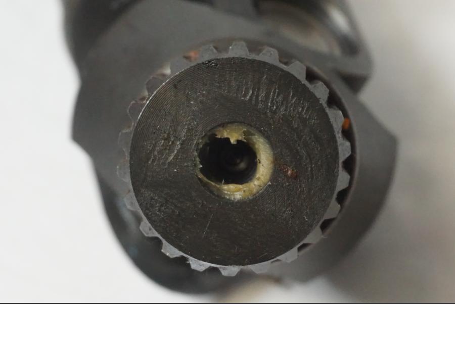 Extrabild5 på <p>Kardanaxel från Triumph Tiger Explorer 2010.</p>
<p>Med låsring.</p> motorcykel.