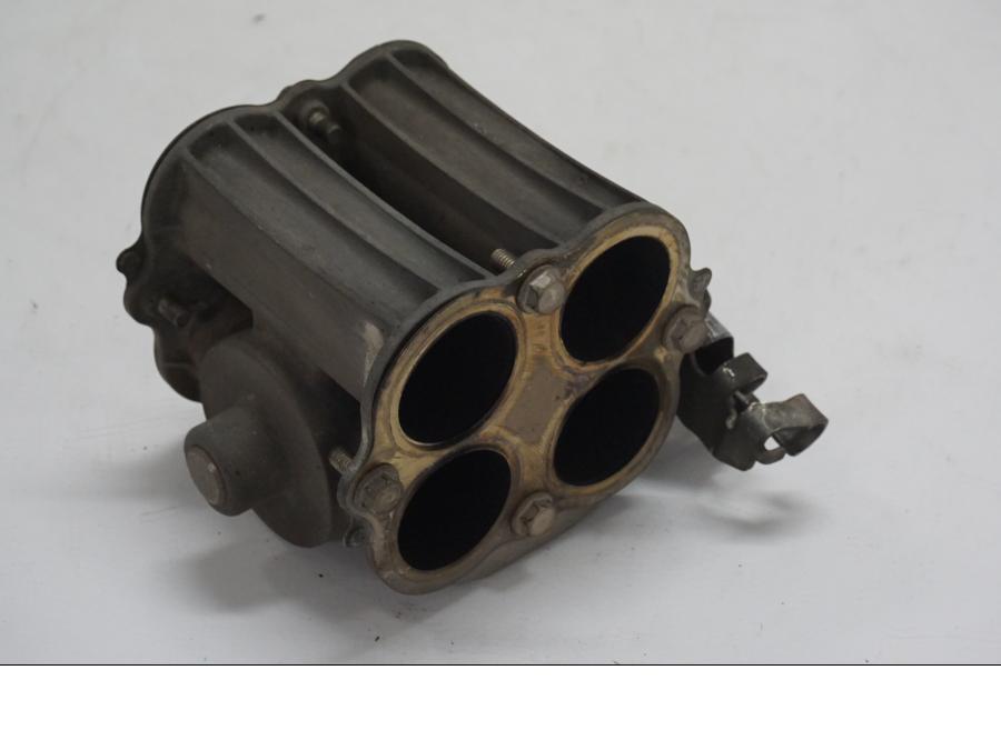 Vänster sida på Avgasspjäll från en Honda CBR 900 RR -2000 motorcykel.