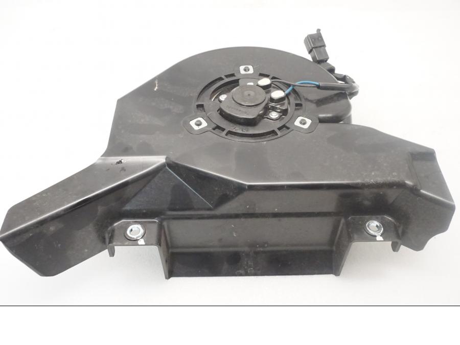 Baksidan på Vattenkylfläkt från en Kawasaki Z 400 -2020 motorcykel.