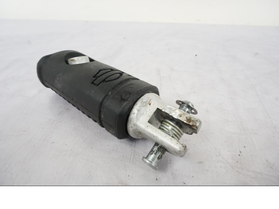 Snett uppifrån på Fotpinne från en H-D Softail Sport Glide FLSB -2022 motorcykel.