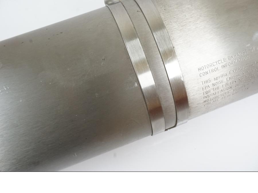 Extrabild2 på Ljuddämpare från en Aprilia RSV 1000 -2008 motorcykel.