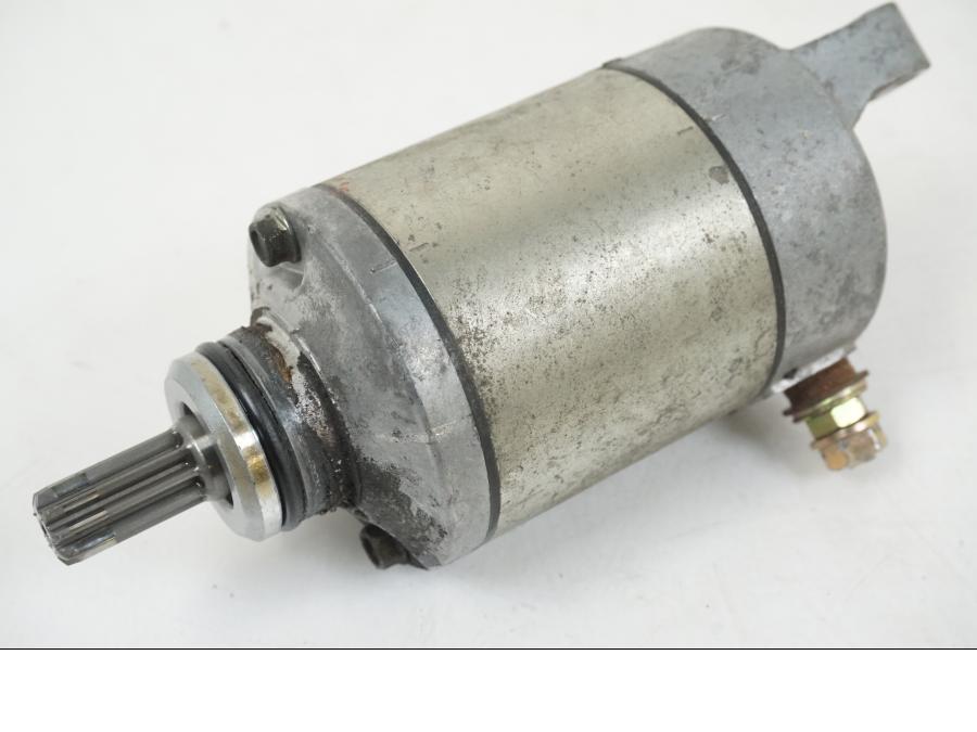 Extrabild2 på Startmotor från en Suzuki GSX-R 750 -2001 motorcykel.