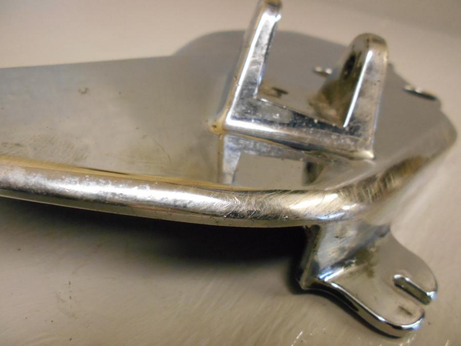 Baksidan på Fotpinnefäste från en BMW K 1200 LT -2007 motorcykel.