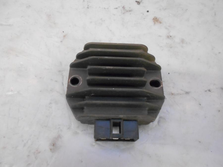 Framsidan på Likriktare från en Yamaha YZF-R 125 -2012 motorcykel.