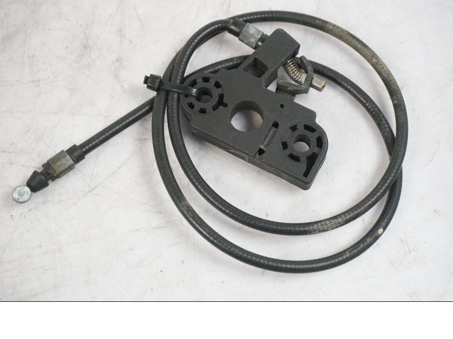 Vänster sida på Sadellåsmekanism från en Triumph Tiger -2009 motorcykel.