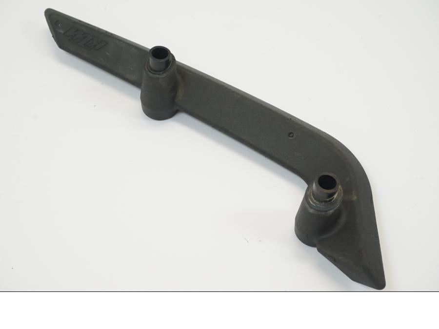 Snett nerifrån på Passagerarhandtag från en KTM 690 Duke -2008 motorcykel.