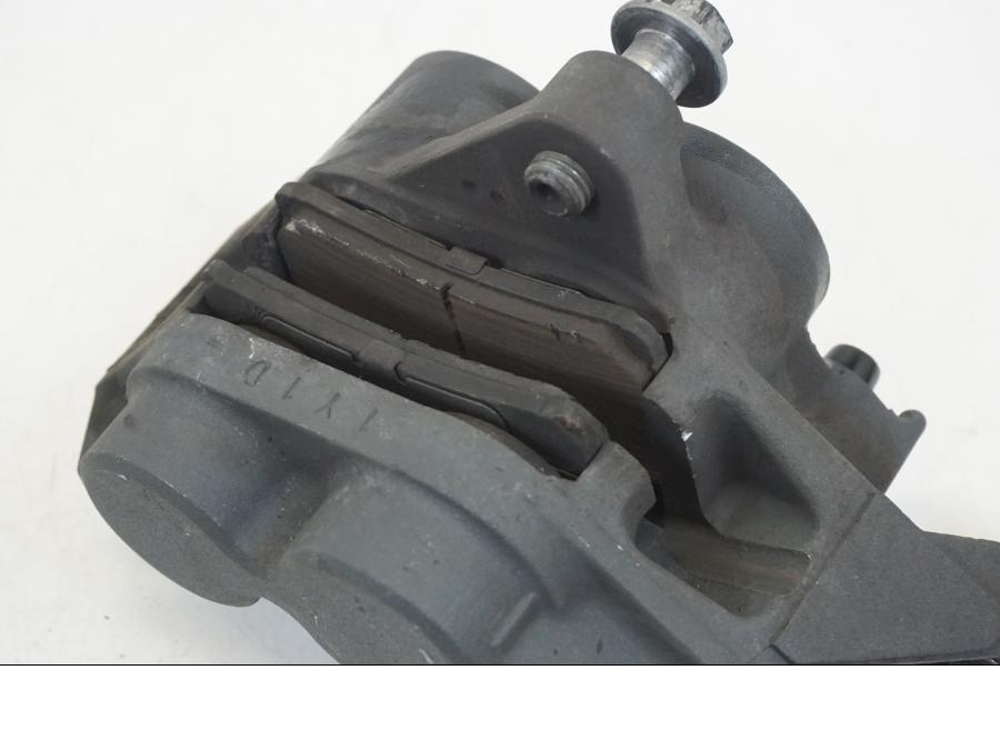 Snett uppifrån på Bromsok från en Yamaha XV 1700 -2004 motorcykel.