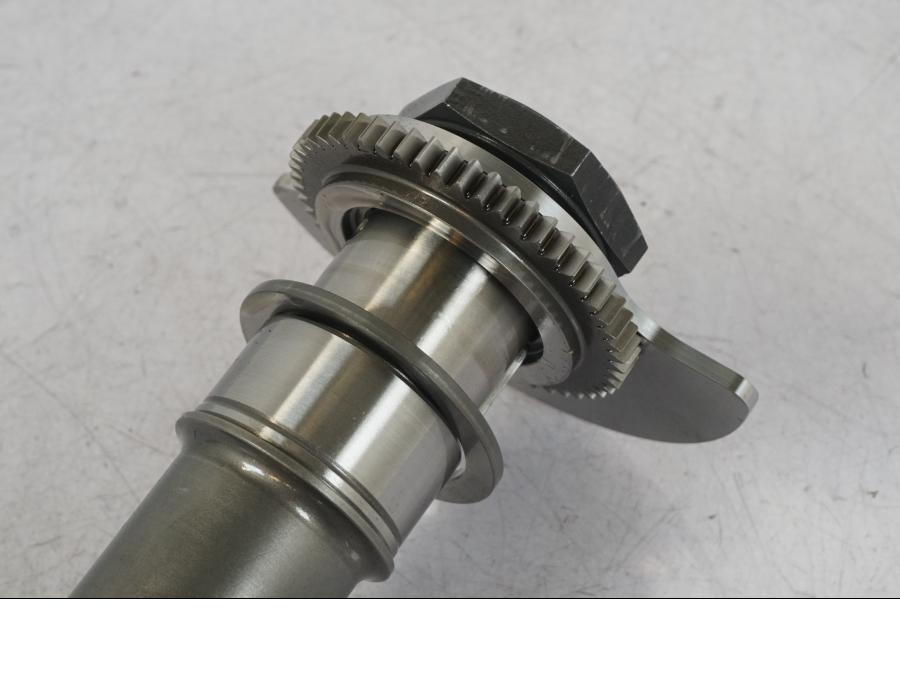 Snett uppifrån på Balansaxel från en BMW R 1250 GS -2023 motorcykel.