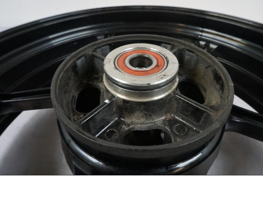 Extrabild3 på Fälg från en Kawasaki Versys 650 -2014 motorcykel.