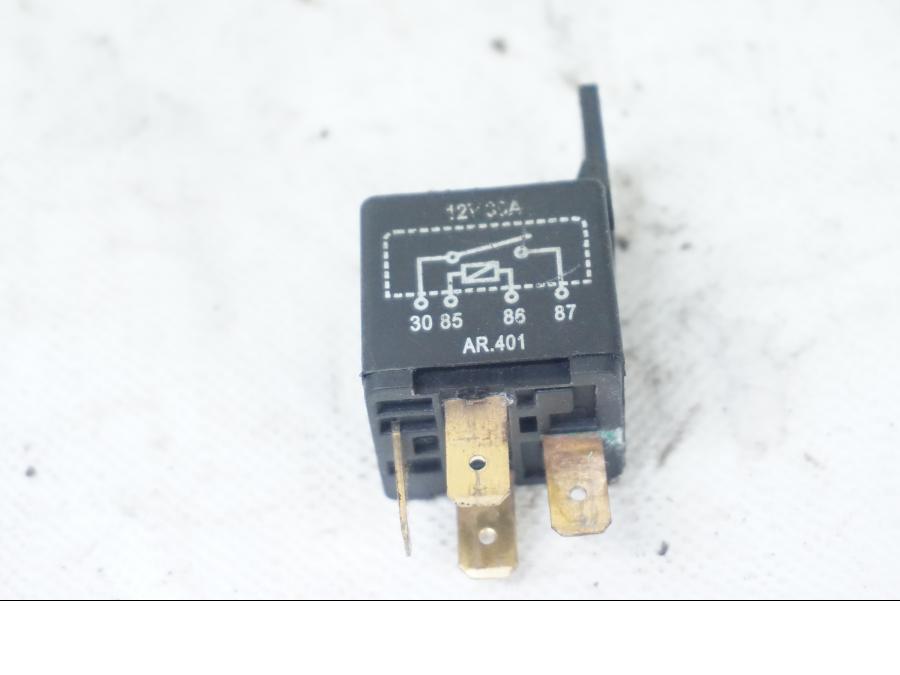 Framsidan på Relä från en Kawasaki VN 800 -1996 motorcykel.