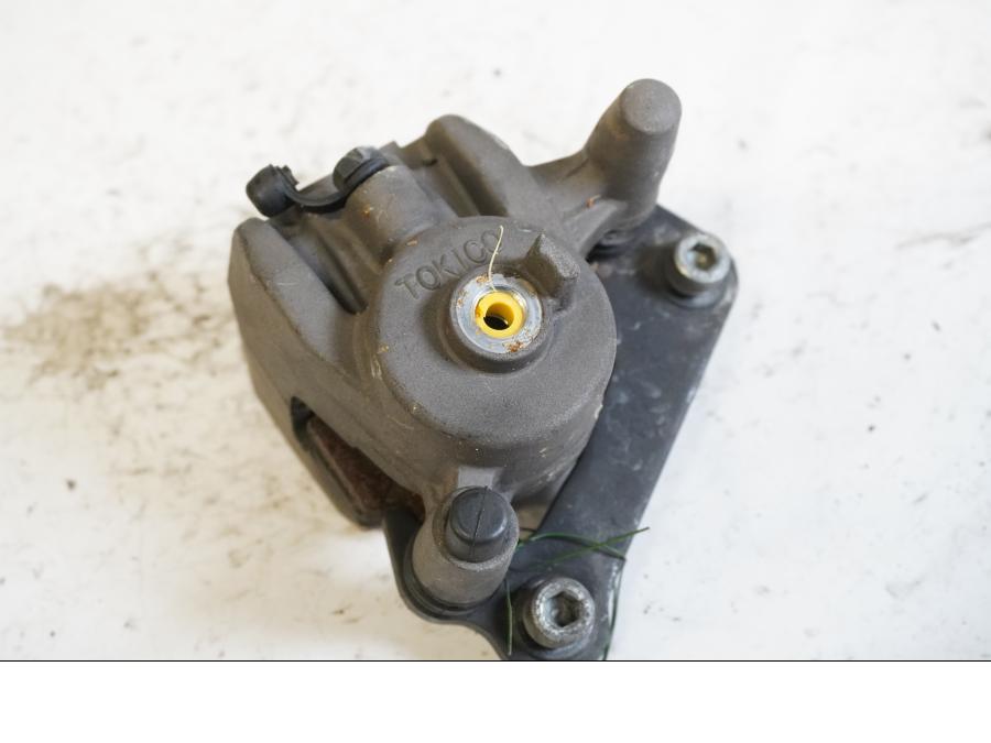 Framsidan på Bromsok från en Kawasaki ZX-9R -2000 motorcykel.