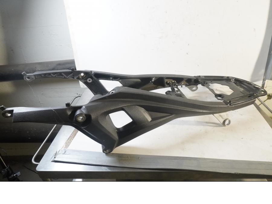 Vänster sida på Bakram från en Ducati Monster 696 -2008 motorcykel.