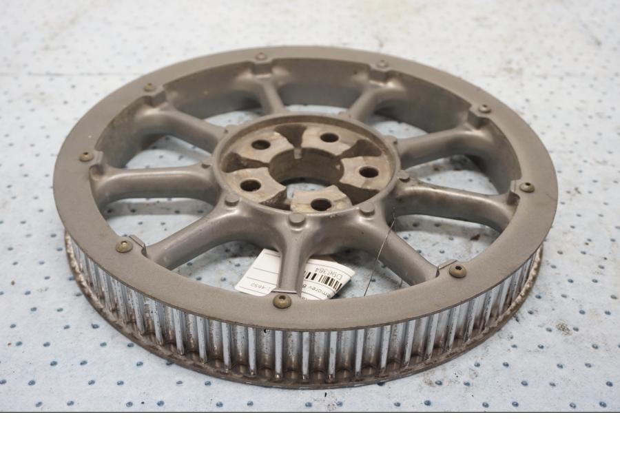 Baksidan på Remdrev från en Yamaha XV 1600 -1999 motorcykel.