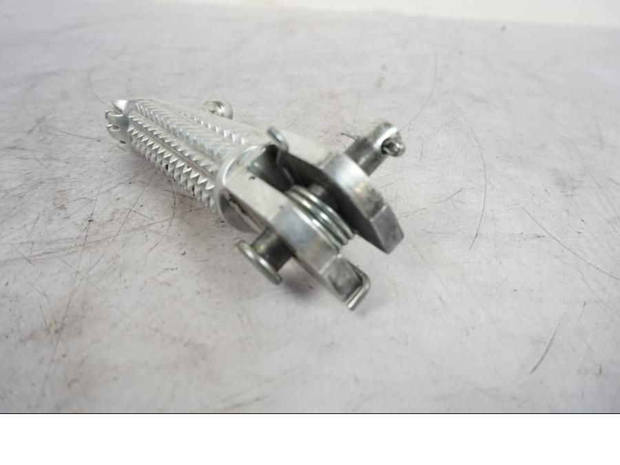 Snett uppifrån på Fotpinne från en Yamaha MT-09 -2020 motorcykel.