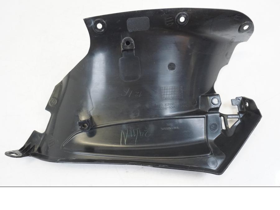 Vänster sida på Innerpanel från en Honda CBR 650 R -2019 motorcykel.