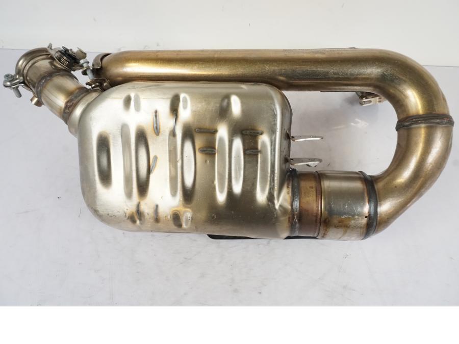 Extrabild1 på Mellanburk från en KTM 1290 Super Duke R -2023 motorcykel.