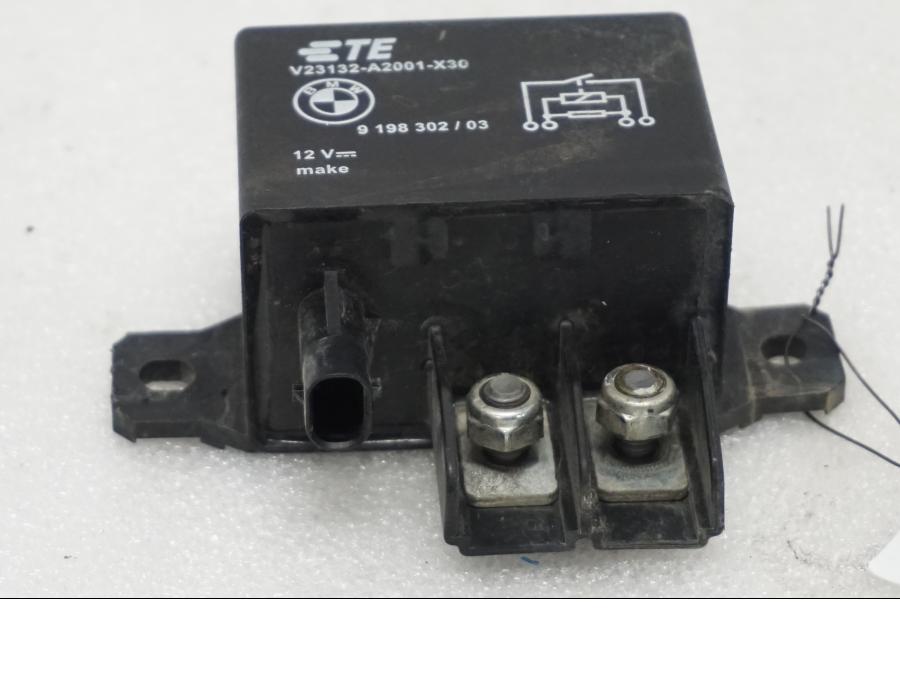 Framsidan på Startrelä från en BMW R 1200 GSA -2017 motorcykel.