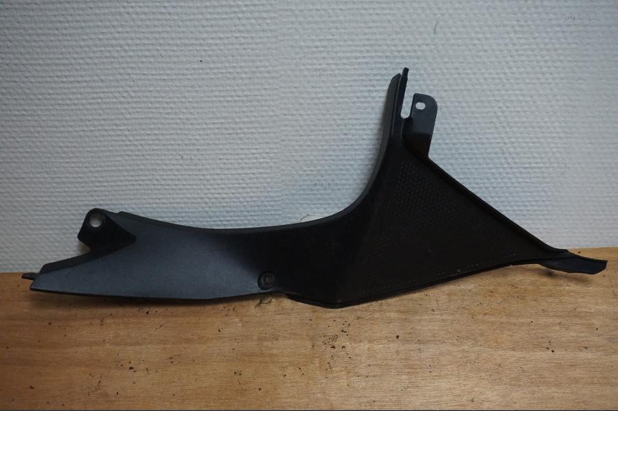 Framsidan på Innerpanel från en Yamaha YZF-R 125 -2009 motorcykel.