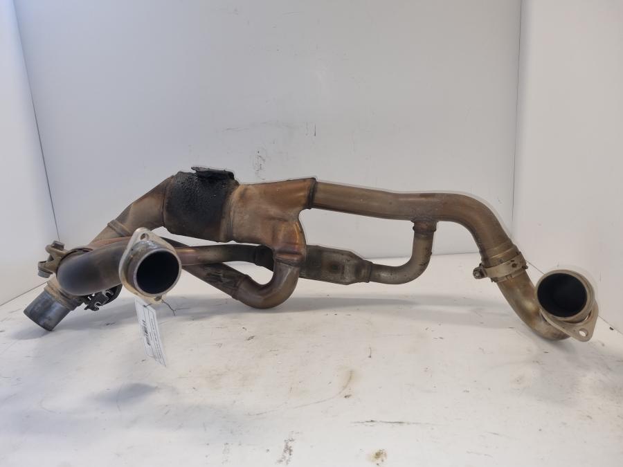 Höger sida på Grenrör från en Suzuki DL 1000 -2016 motorcykel.