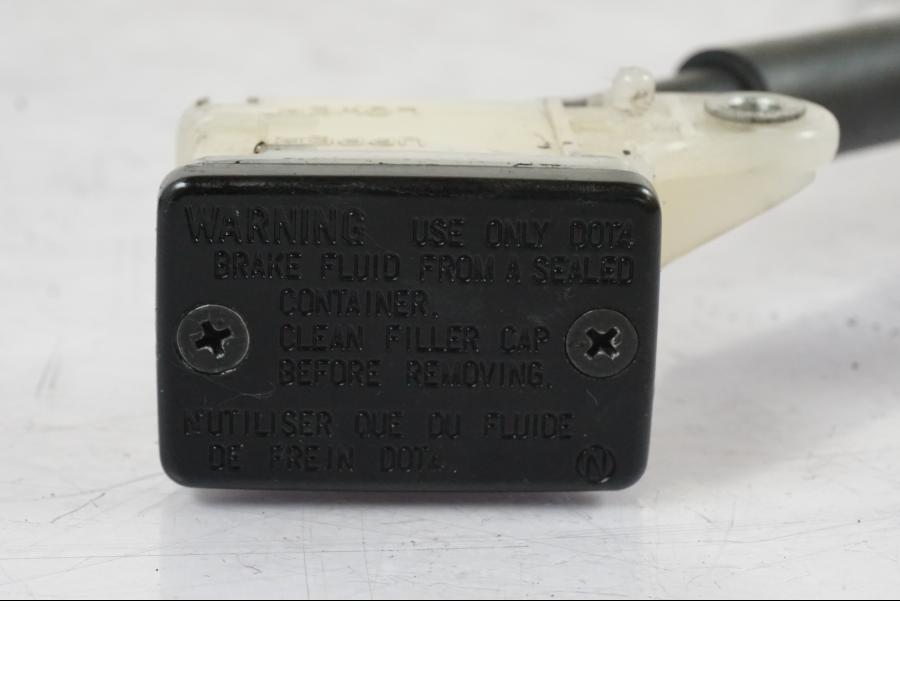 Extrabild2 på Bromshuvudcylinder från en Honda CBR 1000 RR -2007 motorcykel.