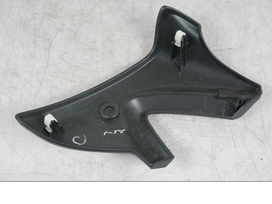 Höger sida pÄ StrÄlkastarkÄpa frÄn en Suzuki GSF 1250 -2010 motorcykel.