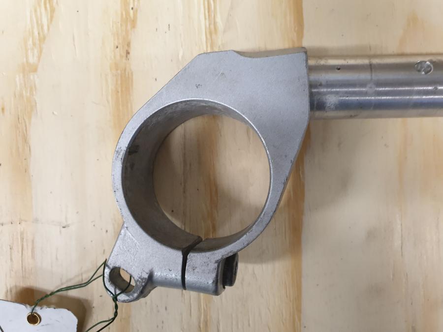 Vänster sida på Styre från en Hyosung GT 650 -2006 motorcykel.