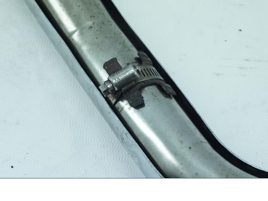 Höger sida pÄ Grenrör frÄn en Kawasaki VN 1500 Classic Tourer -2001 motorcykel.