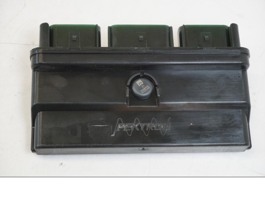 Snett uppifrån på Control Unit från en Triumph Speed Triple -2021 motorcykel.