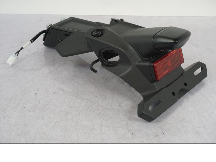 Snett nerifrån på Skylthållare från en Kawasaki ZX-4R -2024 motorcykel.