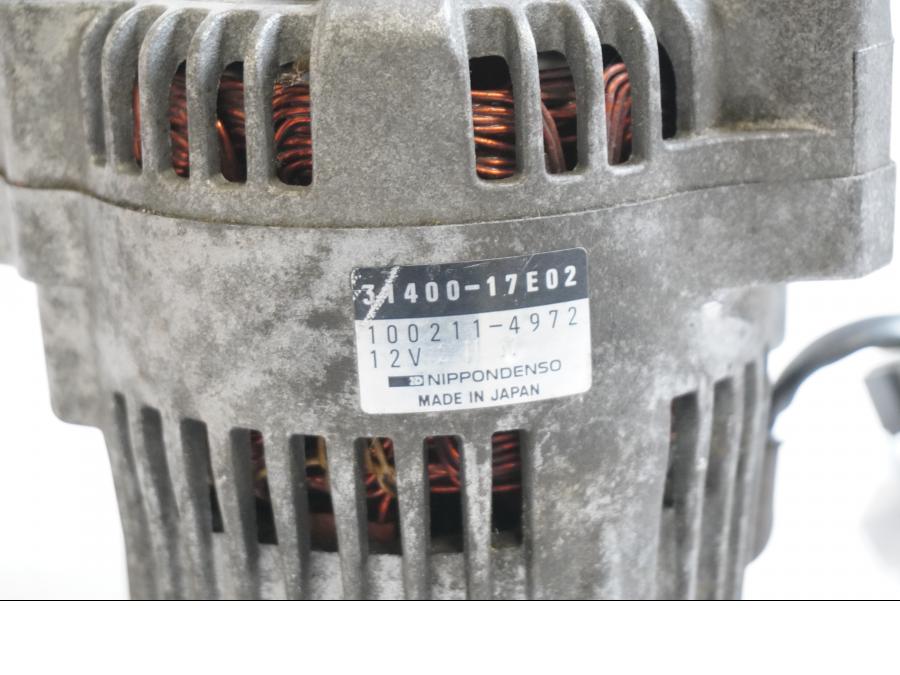 Höger sida på Generator från en Suzuki RF 600 R -1993 motorcykel.