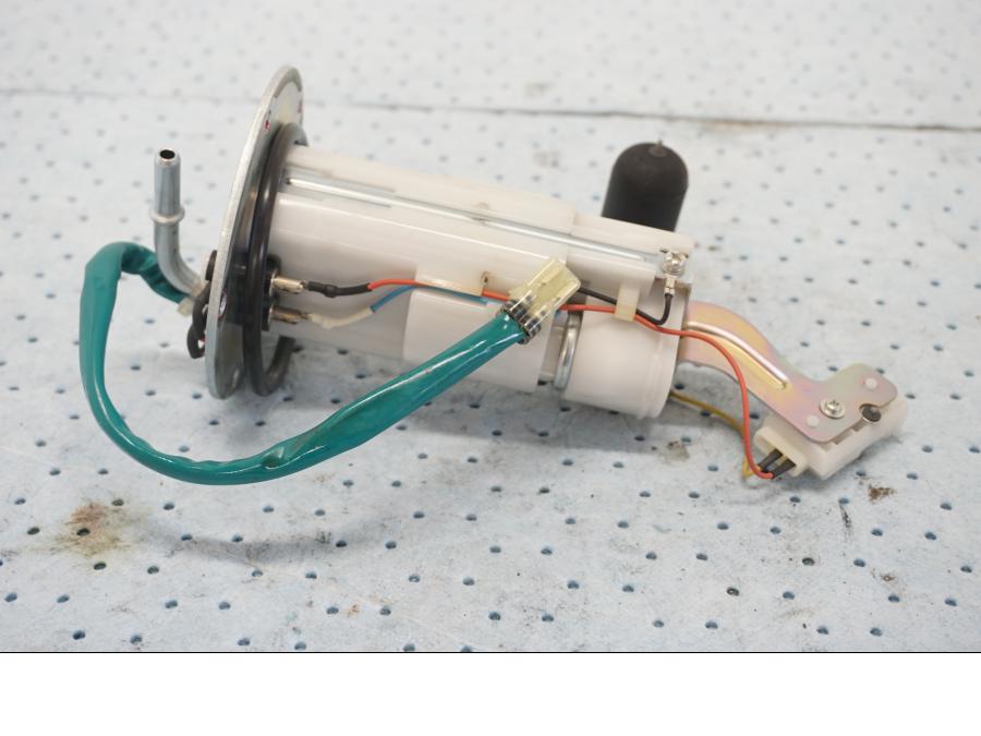 Framsidan på Bensinpump insprut från en Kawasaki Z 900 -2019 motorcykel.