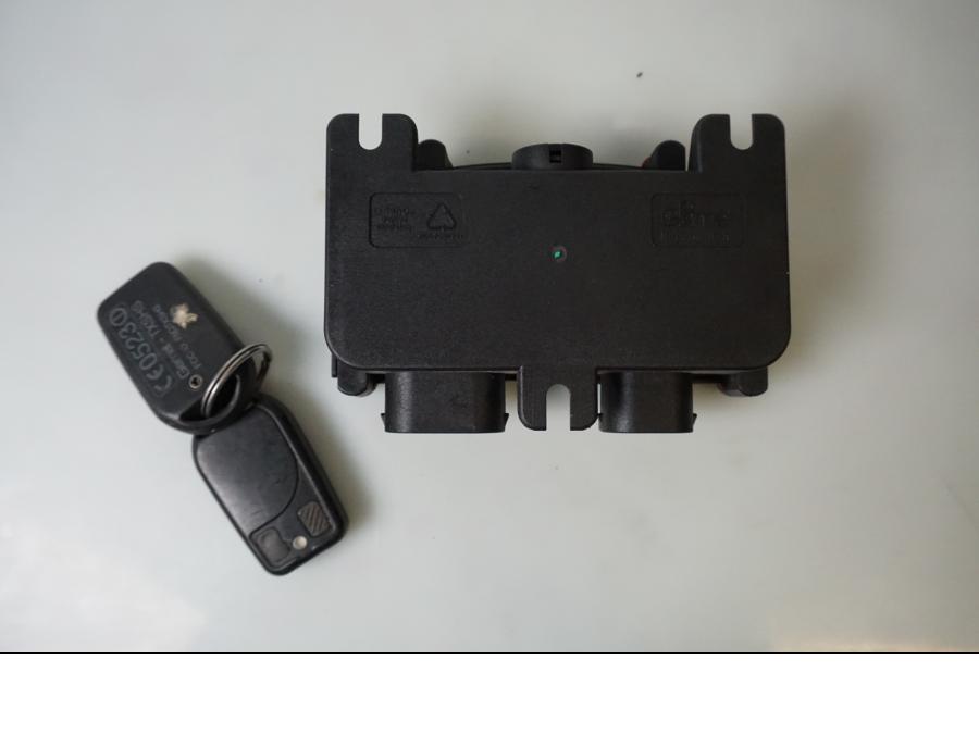 Baksidan på Larm från en BMW K 1200 S -2006 motorcykel.