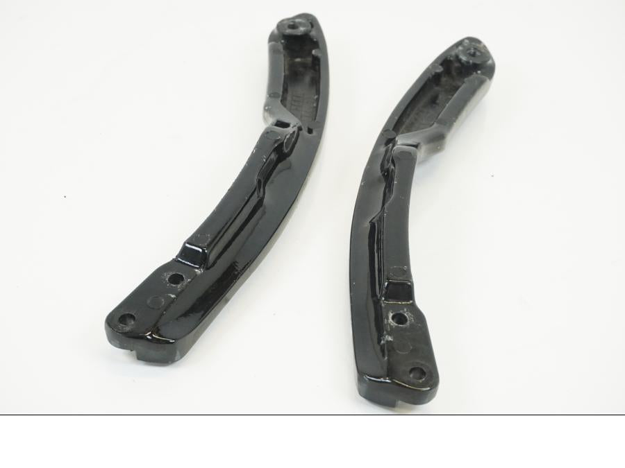 Snett nerifrÄn pÄ Passagerarhandtag frÄn en Yamaha XV 750 -1998 motorcykel.