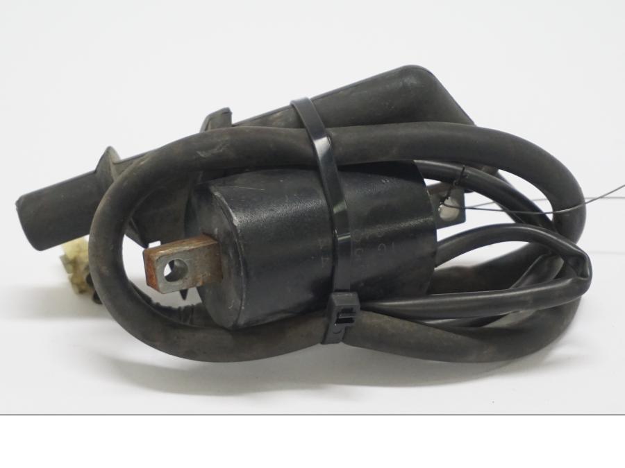 Baksidan på Tändspole från en Honda VTR 1000 F -2005 motorcykel.