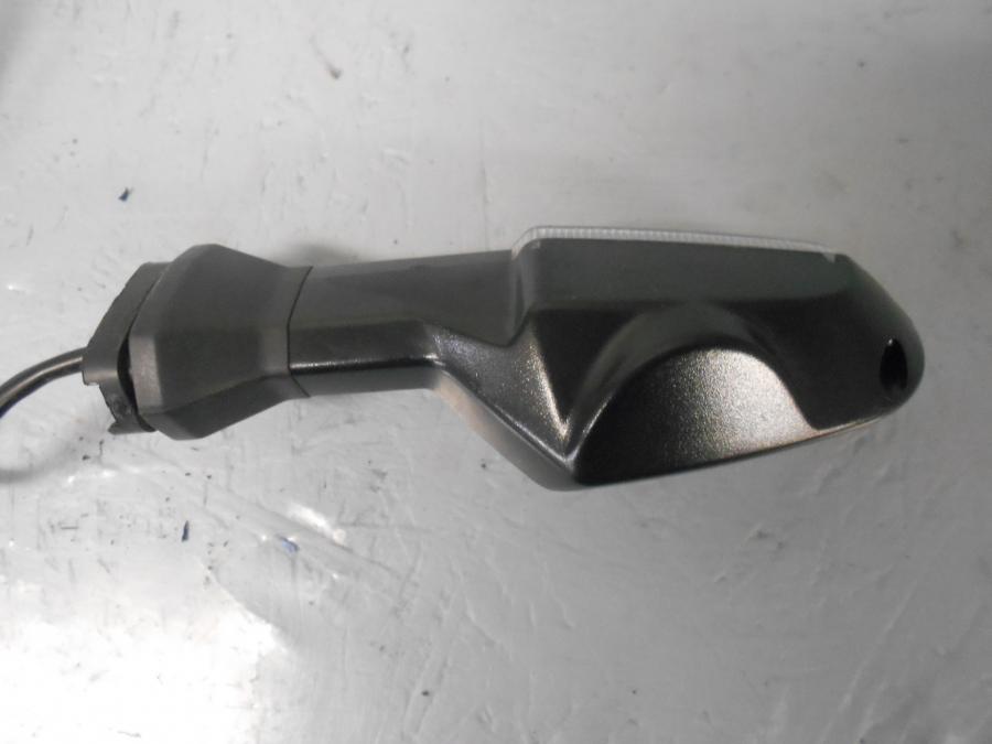 Höger sida på <p>Blinkers höger bak från Kawasaki Z 800 2014.</p>
<p>2013-2016.</p>
<p>Ninja 300 2013-2017.</p>
<p>Z 250 2015-2017.</p> motorcykel.