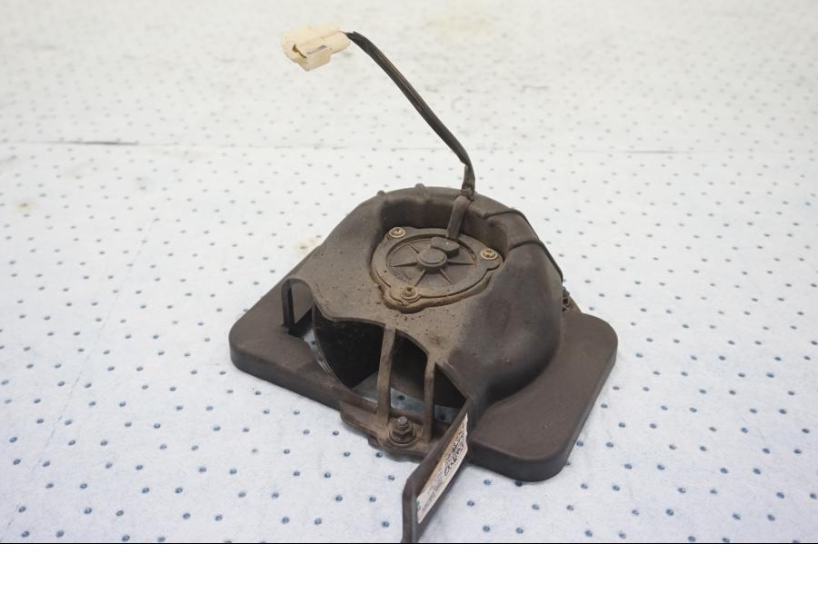 Framsidan på Vattenkylfläkt från en KTM 125 Duke -2017 motorcykel.