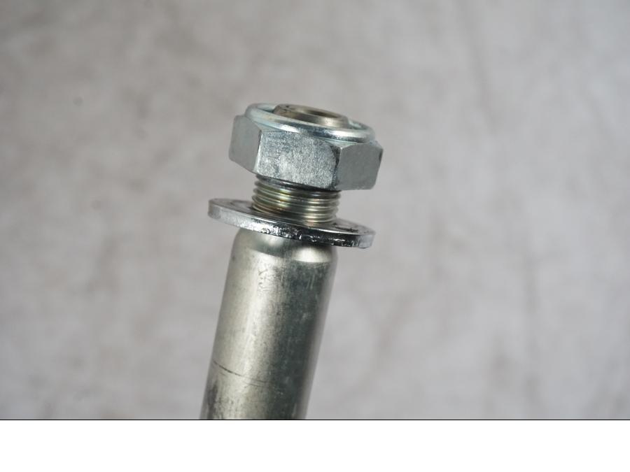 Vänster sida på Axel från en Yamaha MT-09 -2024 motorcykel.