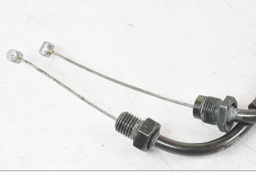 Höger sida på Gasvajer från en Honda NT 650 V -2002 motorcykel.