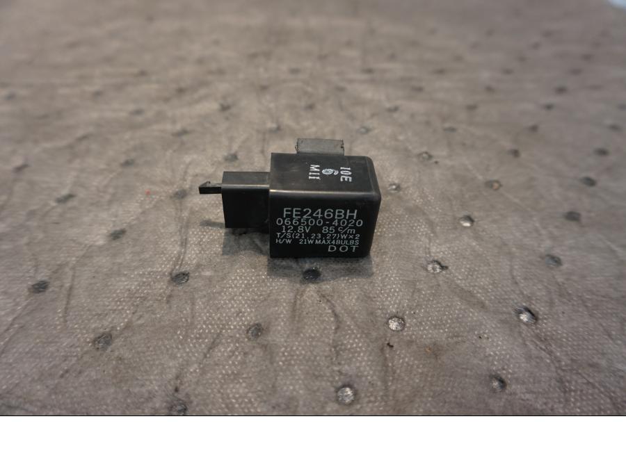 Framsidan pÄ BlinkersrelÀ frÄn en Yamaha FJR 1300 -2004 motorcykel.