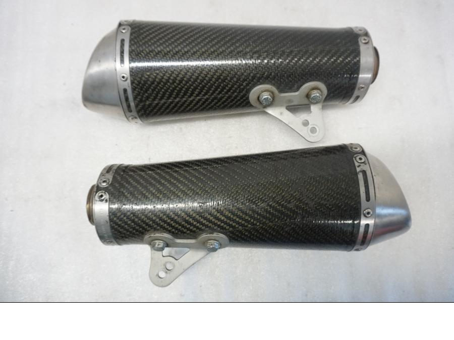 Baksidan på Ljuddämpare Sport från en Ducati Monster 796 -2013 motorcykel.